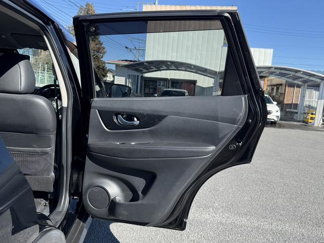 エクストレイル ２０Ｘ　禁煙車　フリップダウンモニター　純正ナビ　アラウンドビューモニター　フルセグ　デジタルインナーミラー　パワーバックドア　コーナーセンサー　衝突軽減ブレーキ　アイドリングストップ　ＥＴＣ（31枚目）