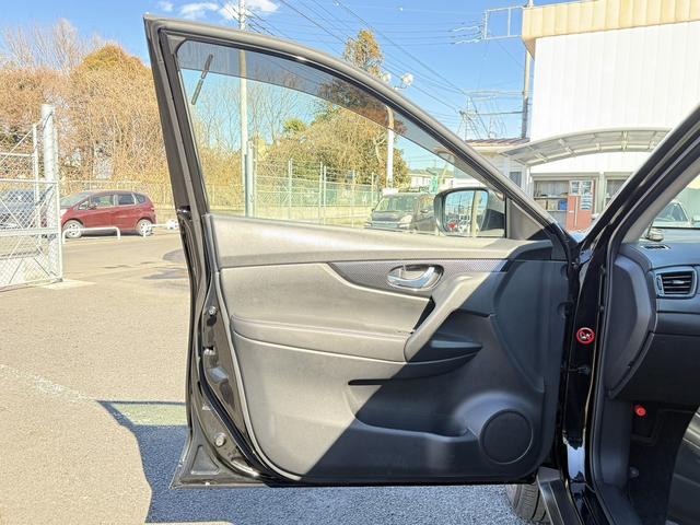 エクストレイル ２０Ｘ　禁煙車　フリップダウンモニター　純正ナビ　アラウンドビューモニター　フルセグ　デジタルインナーミラー　パワーバックドア　コーナーセンサー　衝突軽減ブレーキ　アイドリングストップ　ＥＴＣ（35枚目）