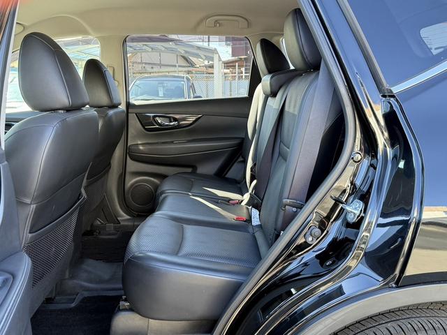 エクストレイル ２０Ｘ　禁煙車　フリップダウンモニター　純正ナビ　アラウンドビューモニター　フルセグ　デジタルインナーミラー　パワーバックドア　コーナーセンサー　衝突軽減ブレーキ　アイドリングストップ　ＥＴＣ（43枚目）