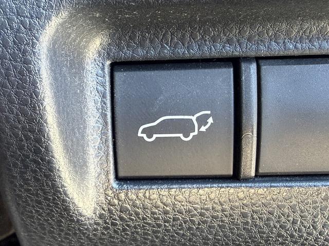 ハリアーハイブリッド Ｚ　禁煙車　ＪＢＬサウンド　純正１２．３インチナビ　アラウンドビューモニター　フルセグ　衝突軽減ブレーキ　電動リアゲート　リアトラフィックアラート　ビルドインＥＴＣ２．０　ブラインドスポットモニター（7枚目）