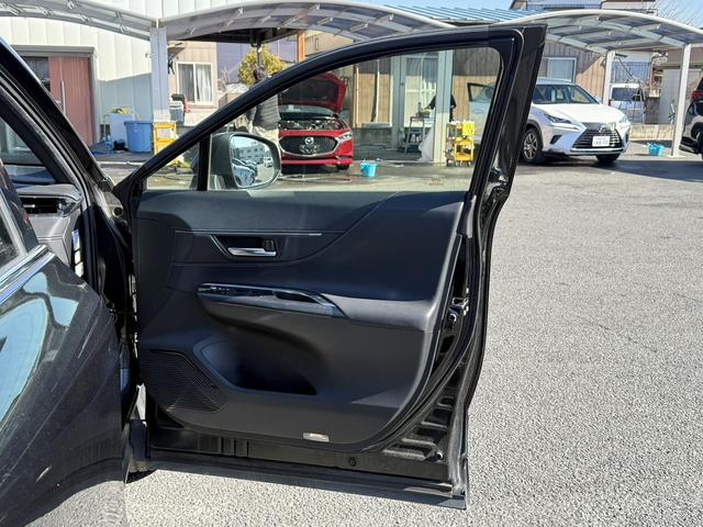 ハリアーハイブリッド Ｚ　禁煙車　ＪＢＬサウンド　純正１２．３インチナビ　アラウンドビューモニター　フルセグ　衝突軽減ブレーキ　電動リアゲート　リアトラフィックアラート　ビルドインＥＴＣ２．０　ブラインドスポットモニター（34枚目）