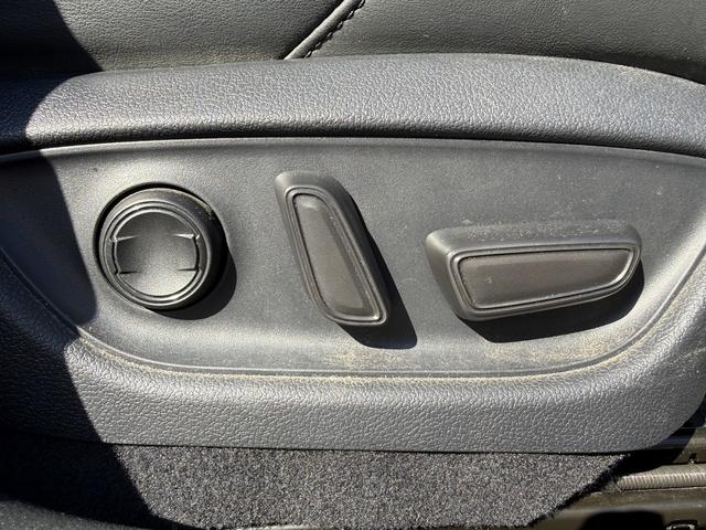 クラウンハイブリッド Ｇ　温熱機能付黒革シート　純正１２．３型ナビ　フルセグＴＶ　全周囲カメラ　メモリ機能付きパワーシート　デジタルインナーミラー　レーダークルーズコントロール　シートベンチレーション　クリアランスソナー（7枚目）