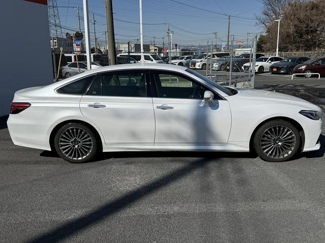 クラウンハイブリッド Ｇ　温熱機能付黒革シート　純正１２．３型ナビ　フルセグＴＶ　全周囲カメラ　メモリ機能付きパワーシート　デジタルインナーミラー　レーダークルーズコントロール　シートベンチレーション　クリアランスソナー（9枚目）