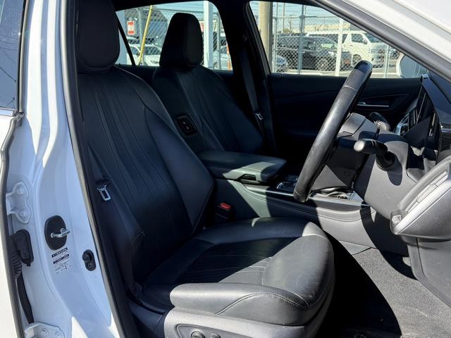 クラウンハイブリッド Ｇ　温熱機能付黒革シート　純正１２．３型ナビ　フルセグＴＶ　全周囲カメラ　メモリ機能付きパワーシート　デジタルインナーミラー　レーダークルーズコントロール　シートベンチレーション　クリアランスソナー（15枚目）