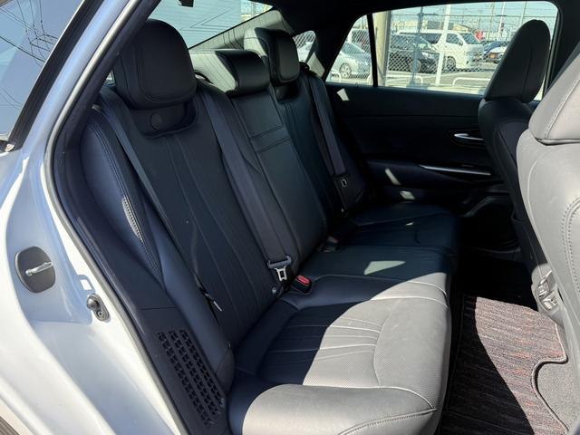 クラウンハイブリッド Ｇ　温熱機能付黒革シート　純正１２．３型ナビ　フルセグＴＶ　全周囲カメラ　メモリ機能付きパワーシート　デジタルインナーミラー　レーダークルーズコントロール　シートベンチレーション　クリアランスソナー（16枚目）