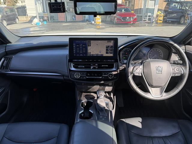 クラウンハイブリッド Ｇ　温熱機能付黒革シート　純正１２．３型ナビ　フルセグＴＶ　全周囲カメラ　メモリ機能付きパワーシート　デジタルインナーミラー　レーダークルーズコントロール　シートベンチレーション　クリアランスソナー（17枚目）