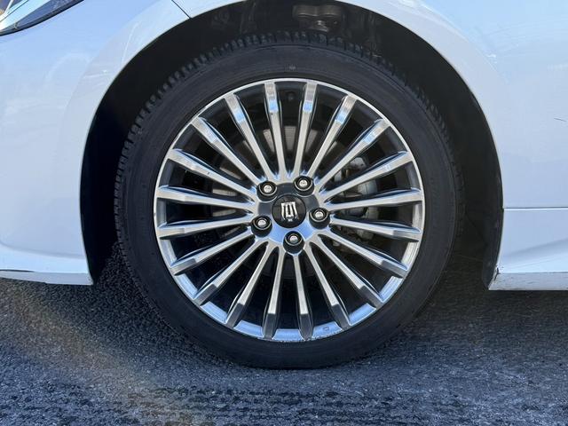 クラウンハイブリッド Ｇ　温熱機能付黒革シート　純正１２．３型ナビ　フルセグＴＶ　全周囲カメラ　メモリ機能付きパワーシート　デジタルインナーミラー　レーダークルーズコントロール　シートベンチレーション　クリアランスソナー（29枚目）