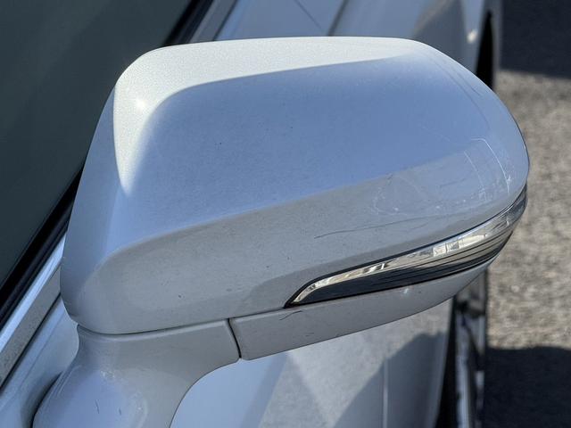 クラウンハイブリッド Ｇ　温熱機能付黒革シート　純正１２．３型ナビ　フルセグＴＶ　全周囲カメラ　メモリ機能付きパワーシート　デジタルインナーミラー　レーダークルーズコントロール　シートベンチレーション　クリアランスソナー（33枚目）