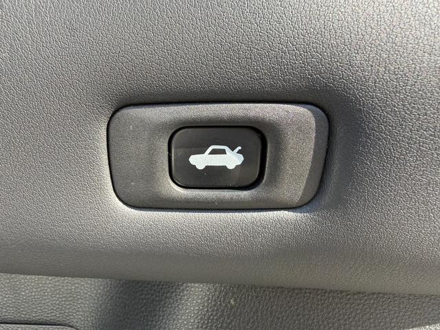 クラウンハイブリッド Ｇ　温熱機能付黒革シート　純正１２．３型ナビ　フルセグＴＶ　全周囲カメラ　メモリ機能付きパワーシート　デジタルインナーミラー　レーダークルーズコントロール　シートベンチレーション　クリアランスソナー（66枚目）