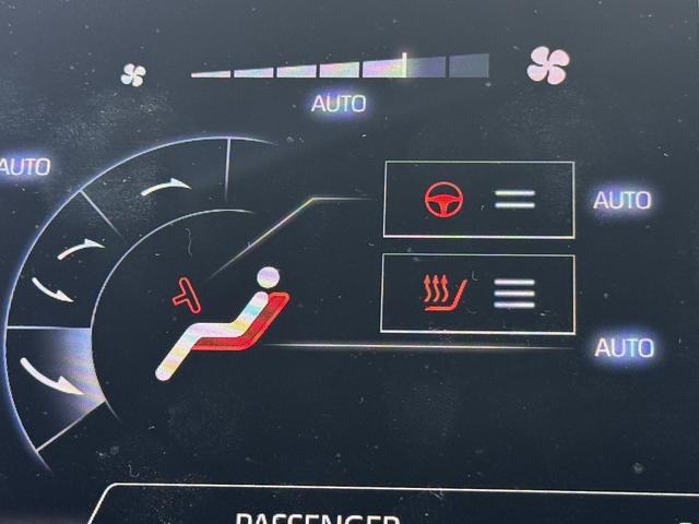 クラウンハイブリッド Ｓ　エレガンススタイル　禁煙車　純正ナビ　フルセグ　バックカメラ　ハーフレザーシート　シートヒーター　パワーシート　衝突被害軽減ブレーキ　アダプティブクルーズコントロール　クリアランスソナー　ＥＴＣ２．０　レーンアシスト（6枚目）