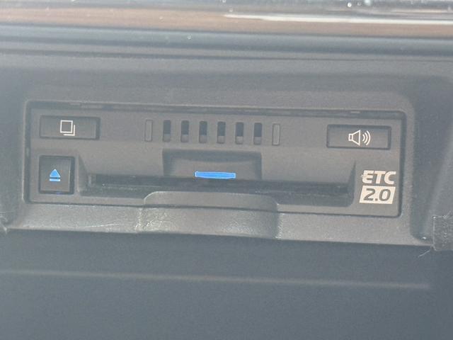 クラウンハイブリッド Ｓ　エレガンススタイル　禁煙車　純正ナビ　フルセグ　バックカメラ　ハーフレザーシート　シートヒーター　パワーシート　衝突被害軽減ブレーキ　アダプティブクルーズコントロール　クリアランスソナー　ＥＴＣ２．０　レーンアシスト（7枚目）