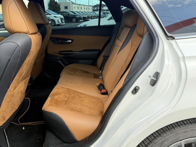 クラウンハイブリッド Ｓ　エレガンススタイル　禁煙車　純正ナビ　フルセグ　バックカメラ　ハーフレザーシート　シートヒーター　パワーシート　衝突被害軽減ブレーキ　アダプティブクルーズコントロール　クリアランスソナー　ＥＴＣ２．０　レーンアシスト（42枚目）