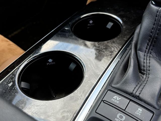 クラウンハイブリッド Ｓ　エレガンススタイル　禁煙車　純正ナビ　フルセグ　バックカメラ　ハーフレザーシート　シートヒーター　パワーシート　衝突被害軽減ブレーキ　アダプティブクルーズコントロール　クリアランスソナー　ＥＴＣ２．０　レーンアシスト（60枚目）