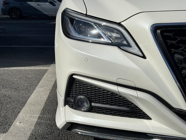 クラウンハイブリッド Ｓ　Ｃパッケージ　純正８インチナビ　フルセグ　バックカメラ　白革シート　衝突軽減ブレーキ　シートエアコン　ステアリングヒーター　リアトラフィックアラート　ブラインドスポットモニター　ビルトインＥＴＣ２．０　ＢＴ接続（16枚目）