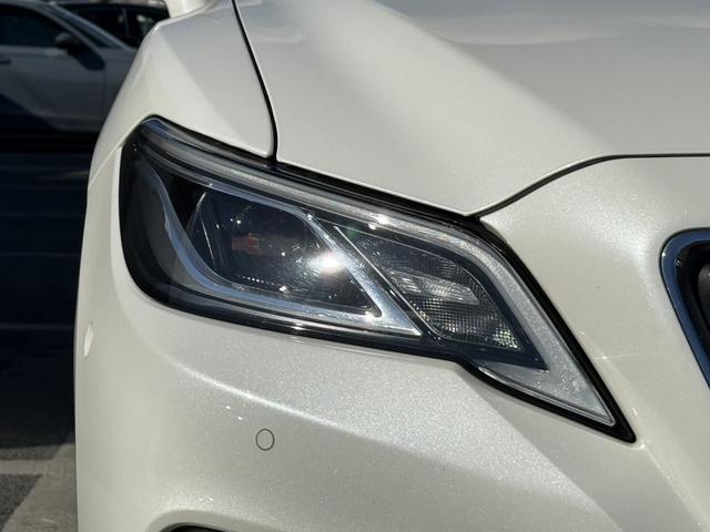 クラウンハイブリッド Ｓ　Ｃパッケージ　純正８インチナビ　フルセグ　バックカメラ　白革シート　衝突軽減ブレーキ　シートエアコン　ステアリングヒーター　リアトラフィックアラート　ブラインドスポットモニター　ビルトインＥＴＣ２．０　ＢＴ接続（17枚目）