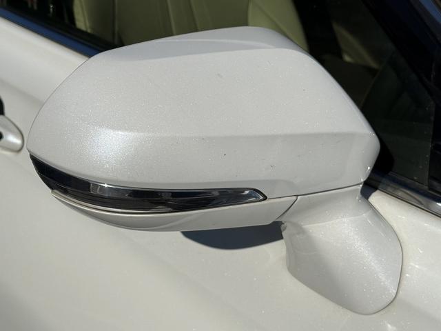 クラウンハイブリッド Ｓ　Ｃパッケージ　純正８インチナビ　フルセグ　バックカメラ　白革シート　衝突軽減ブレーキ　シートエアコン　ステアリングヒーター　リアトラフィックアラート　ブラインドスポットモニター　ビルトインＥＴＣ２．０　ＢＴ接続（20枚目）