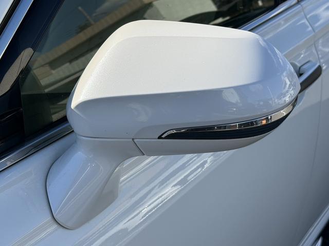 クラウンハイブリッド Ｓ　Ｃパッケージ　純正８インチナビ　フルセグ　バックカメラ　白革シート　衝突軽減ブレーキ　シートエアコン　ステアリングヒーター　リアトラフィックアラート　ブラインドスポットモニター　ビルトインＥＴＣ２．０　ＢＴ接続（21枚目）