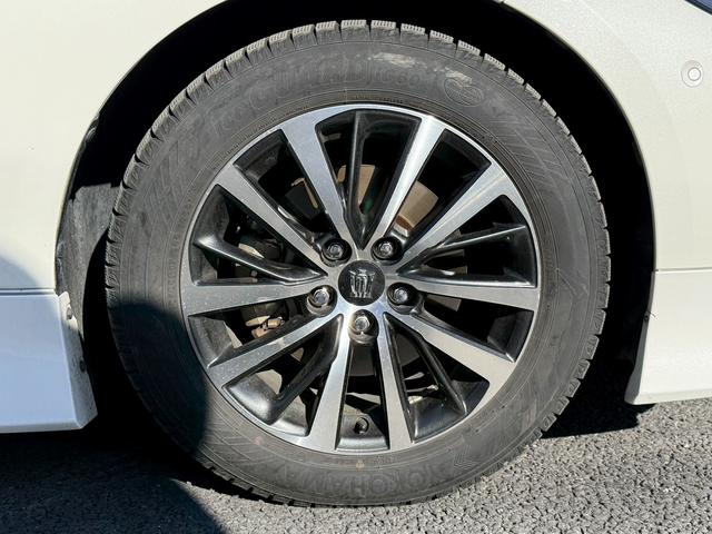 クラウンハイブリッド Ｓ　Ｃパッケージ　純正８インチナビ　フルセグ　バックカメラ　白革シート　衝突軽減ブレーキ　シートエアコン　ステアリングヒーター　リアトラフィックアラート　ブラインドスポットモニター　ビルトインＥＴＣ２．０　ＢＴ接続（22枚目）