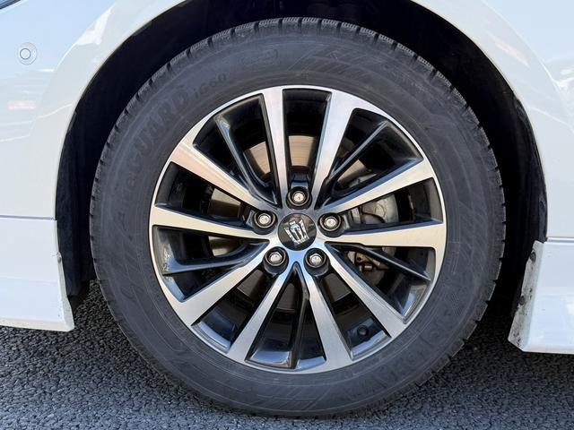 クラウンハイブリッド Ｓ　Ｃパッケージ　純正８インチナビ　フルセグ　バックカメラ　白革シート　衝突軽減ブレーキ　シートエアコン　ステアリングヒーター　リアトラフィックアラート　ブラインドスポットモニター　ビルトインＥＴＣ２．０　ＢＴ接続（25枚目）