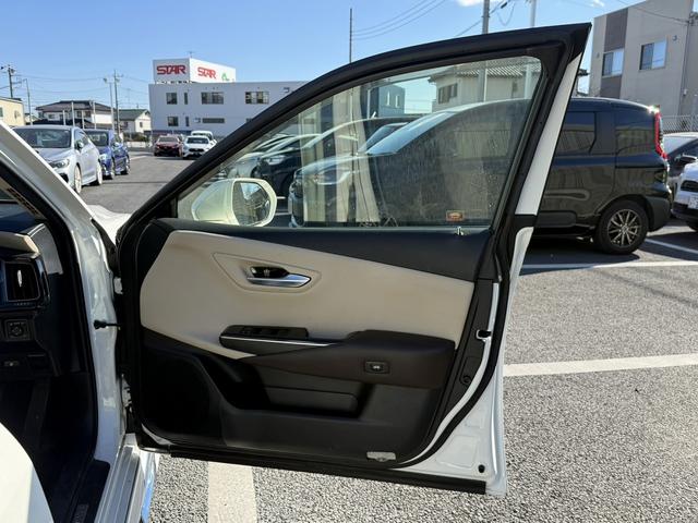 クラウンハイブリッド Ｓ　Ｃパッケージ　純正８インチナビ　フルセグ　バックカメラ　白革シート　衝突軽減ブレーキ　シートエアコン　ステアリングヒーター　リアトラフィックアラート　ブラインドスポットモニター　ビルトインＥＴＣ２．０　ＢＴ接続（29枚目）