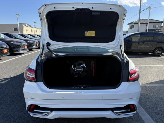 クラウンハイブリッド Ｓ　Ｃパッケージ　純正８インチナビ　フルセグ　バックカメラ　白革シート　衝突軽減ブレーキ　シートエアコン　ステアリングヒーター　リアトラフィックアラート　ブラインドスポットモニター　ビルトインＥＴＣ２．０　ＢＴ接続（31枚目）