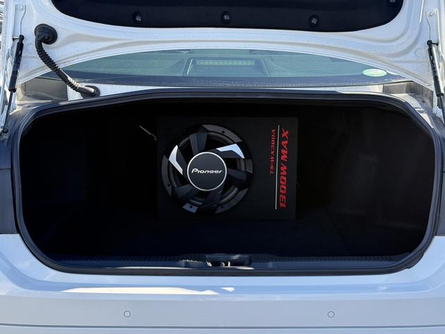 クラウンハイブリッド Ｓ　Ｃパッケージ　純正８インチナビ　フルセグ　バックカメラ　白革シート　衝突軽減ブレーキ　シートエアコン　ステアリングヒーター　リアトラフィックアラート　ブラインドスポットモニター　ビルトインＥＴＣ２．０　ＢＴ接続（32枚目）