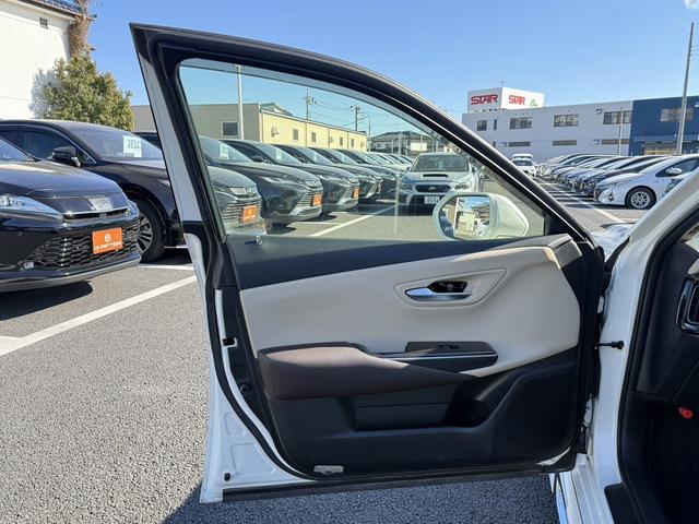 クラウンハイブリッド Ｓ　Ｃパッケージ　純正８インチナビ　フルセグ　バックカメラ　白革シート　衝突軽減ブレーキ　シートエアコン　ステアリングヒーター　リアトラフィックアラート　ブラインドスポットモニター　ビルトインＥＴＣ２．０　ＢＴ接続（33枚目）