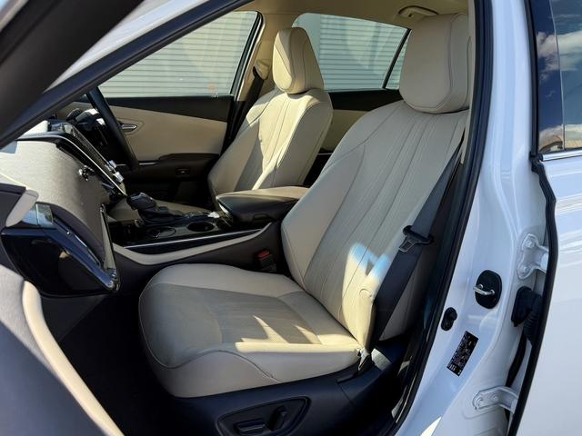 クラウンハイブリッド Ｓ　Ｃパッケージ　純正８インチナビ　フルセグ　バックカメラ　白革シート　衝突軽減ブレーキ　シートエアコン　ステアリングヒーター　リアトラフィックアラート　ブラインドスポットモニター　ビルトインＥＴＣ２．０　ＢＴ接続（40枚目）