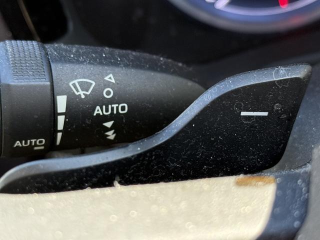 クラウンハイブリッド Ｓ　Ｃパッケージ　純正８インチナビ　フルセグ　バックカメラ　白革シート　衝突軽減ブレーキ　シートエアコン　ステアリングヒーター　リアトラフィックアラート　ブラインドスポットモニター　ビルトインＥＴＣ２．０　ＢＴ接続（51枚目）