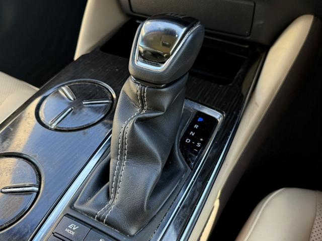 クラウンハイブリッド Ｓ　Ｃパッケージ　純正８インチナビ　フルセグ　バックカメラ　白革シート　衝突軽減ブレーキ　シートエアコン　ステアリングヒーター　リアトラフィックアラート　ブラインドスポットモニター　ビルトインＥＴＣ２．０　ＢＴ接続（57枚目）