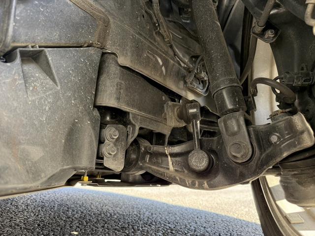 クラウンハイブリッド Ｓ　Ｃパッケージ　純正８インチナビ　フルセグ　バックカメラ　白革シート　衝突軽減ブレーキ　シートエアコン　ステアリングヒーター　リアトラフィックアラート　ブラインドスポットモニター　ビルトインＥＴＣ２．０　ＢＴ接続（67枚目）