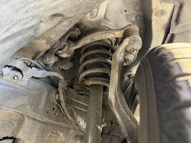 クラウンハイブリッド Ｓ　Ｃパッケージ　純正８インチナビ　フルセグ　バックカメラ　白革シート　衝突軽減ブレーキ　シートエアコン　ステアリングヒーター　リアトラフィックアラート　ブラインドスポットモニター　ビルトインＥＴＣ２．０　ＢＴ接続（69枚目）