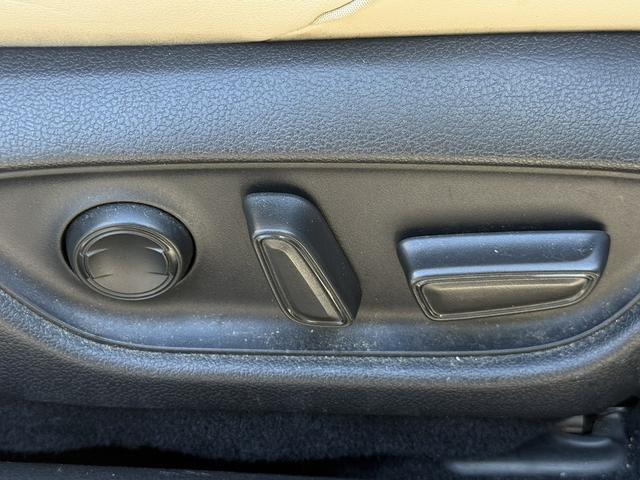 クラウンハイブリッド Ｓ　Ｃパッケージ　純正８インチナビ　フルセグ　バックカメラ　白革シート　衝突軽減ブレーキ　シートエアコン　ステアリングヒーター　リアトラフィックアラート　ブラインドスポットモニター　ビルトインＥＴＣ２．０　ＢＴ接続（70枚目）