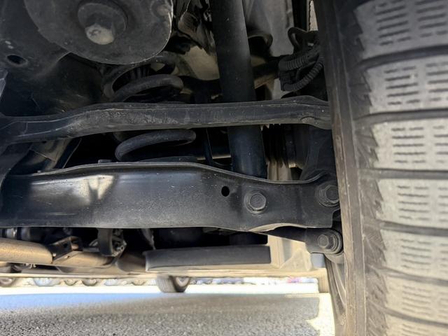 クラウンハイブリッド Ｓ　Ｃパッケージ　純正８インチナビ　フルセグ　バックカメラ　白革シート　衝突軽減ブレーキ　シートエアコン　ステアリングヒーター　リアトラフィックアラート　ブラインドスポットモニター　ビルトインＥＴＣ２．０　ＢＴ接続（71枚目）