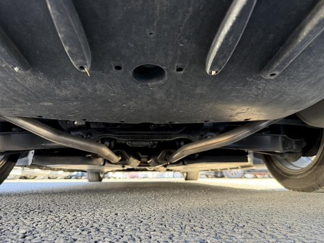 クラウンハイブリッド Ｓ　Ｃパッケージ　純正８インチナビ　フルセグ　バックカメラ　白革シート　衝突軽減ブレーキ　シートエアコン　ステアリングヒーター　リアトラフィックアラート　ブラインドスポットモニター　ビルトインＥＴＣ２．０　ＢＴ接続（72枚目）