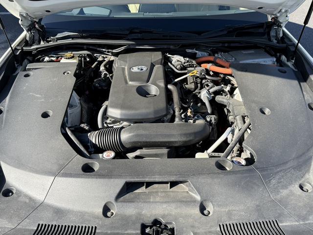 クラウンハイブリッド Ｓ　Ｃパッケージ　純正８インチナビ　フルセグ　バックカメラ　白革シート　衝突軽減ブレーキ　シートエアコン　ステアリングヒーター　リアトラフィックアラート　ブラインドスポットモニター　ビルトインＥＴＣ２．０　ＢＴ接続（74枚目）