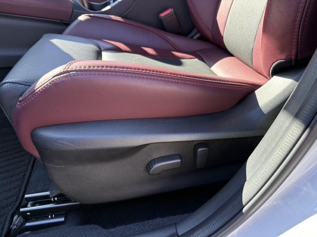 レヴォーグ ＳＴＩスポーツ　ＥＸ　禁煙車　ハーマンカードンサウンド　純正１１．４型ナビ　赤革シート　アイサイトＸ　アラウンドビューカメラ　フルセグＴＶ　電動リアゲート　メモリ付きパワーシート　シートヒーター　Ｂｌｕｅｔｏｏｔｈ接続（47枚目）