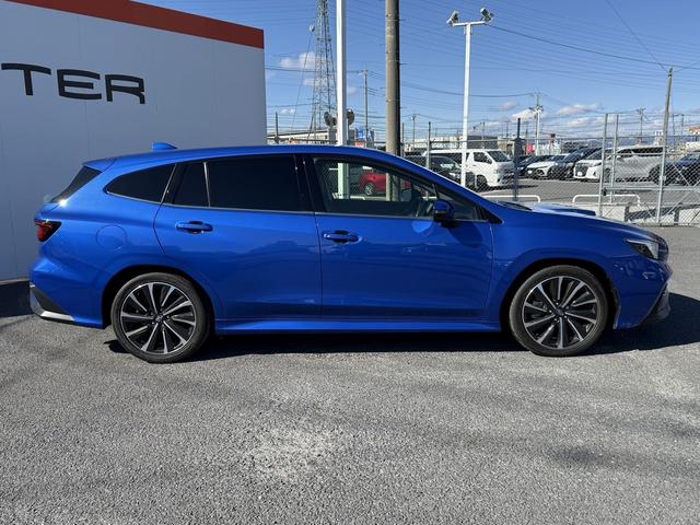 レヴォーグ ＳＴＩスポーツ　ＥＸ　禁煙車　純正１１．６インチナビ　フルセグ　フロント・サイド・バックカメラ　赤黒ツートンレザー　アイサイトＸ　メモリ付パワーシート　電動リアゲート　シートヒーター　アダプティブクルーズコントロール（9枚目）