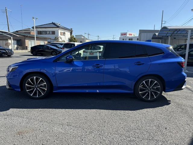 レヴォーグ ＳＴＩスポーツ　ＥＸ　禁煙車　純正１１．６インチナビ　フルセグ　フロント・サイド・バックカメラ　赤黒ツートンレザー　アイサイトＸ　メモリ付パワーシート　電動リアゲート　シートヒーター　アダプティブクルーズコントロール（11枚目）