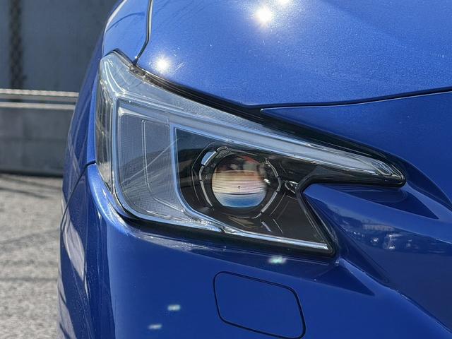 レヴォーグ ＳＴＩスポーツ　ＥＸ　禁煙車　純正１１．６インチナビ　フルセグ　フロント・サイド・バックカメラ　赤黒ツートンレザー　アイサイトＸ　メモリ付パワーシート　電動リアゲート　シートヒーター　アダプティブクルーズコントロール（12枚目）