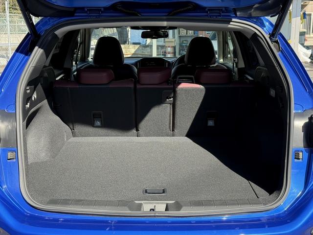 レヴォーグ ＳＴＩスポーツ　ＥＸ　禁煙車　純正１１．６インチナビ　フルセグ　フロント・サイド・バックカメラ　赤黒ツートンレザー　アイサイトＸ　メモリ付パワーシート　電動リアゲート　シートヒーター　アダプティブクルーズコントロール（17枚目）