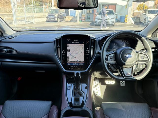 レヴォーグ ＳＴＩスポーツ　ＥＸ　禁煙車　純正１１．６インチナビ　フルセグ　フロント・サイド・バックカメラ　赤黒ツートンレザー　アイサイトＸ　メモリ付パワーシート　電動リアゲート　シートヒーター　アダプティブクルーズコントロール（18枚目）