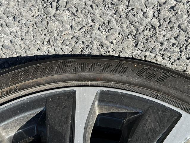 レヴォーグ ＳＴＩスポーツ　ＥＸ　禁煙車　純正１１．６インチナビ　フルセグ　フロント・サイド・バックカメラ　赤黒ツートンレザー　アイサイトＸ　メモリ付パワーシート　電動リアゲート　シートヒーター　アダプティブクルーズコントロール（33枚目）