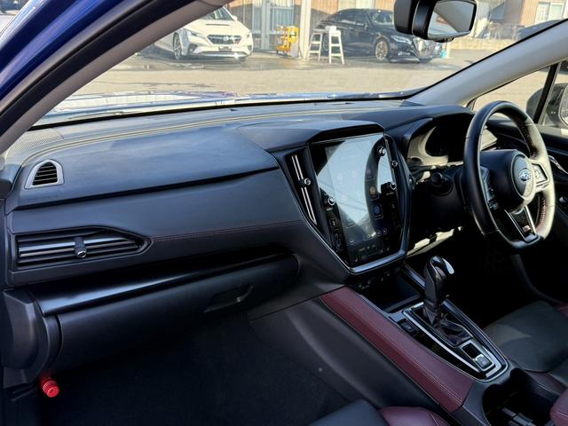 レヴォーグ ＳＴＩスポーツ　ＥＸ　禁煙車　純正１１．６インチナビ　フルセグ　フロント・サイド・バックカメラ　赤黒ツートンレザー　アイサイトＸ　メモリ付パワーシート　電動リアゲート　シートヒーター　アダプティブクルーズコントロール（43枚目）