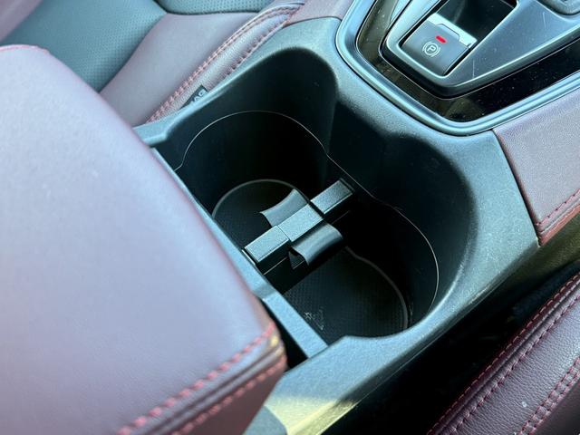 レヴォーグ ＳＴＩスポーツ　ＥＸ　禁煙車　純正１１．６インチナビ　フルセグ　フロント・サイド・バックカメラ　赤黒ツートンレザー　アイサイトＸ　メモリ付パワーシート　電動リアゲート　シートヒーター　アダプティブクルーズコントロール（64枚目）