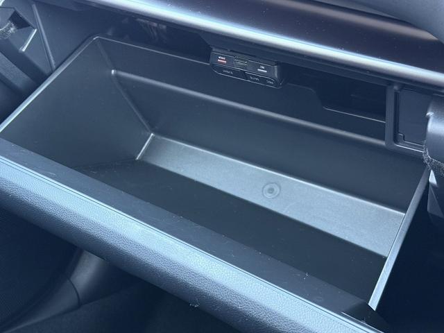 レヴォーグ ＳＴＩスポーツ　ＥＸ　禁煙車　純正１１．６インチナビ　フルセグ　フロント・サイド・バックカメラ　赤黒ツートンレザー　アイサイトＸ　メモリ付パワーシート　電動リアゲート　シートヒーター　アダプティブクルーズコントロール（67枚目）