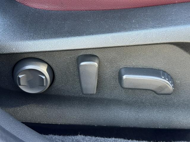 レヴォーグ ＳＴＩスポーツ　ＥＸ　禁煙車　純正１１．６インチナビ　フルセグ　フロント・サイド・バックカメラ　赤黒ツートンレザー　アイサイトＸ　メモリ付パワーシート　電動リアゲート　シートヒーター　アダプティブクルーズコントロール（70枚目）