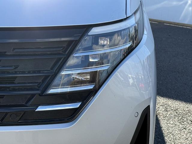 セレナ ＸＶ　Ｒ５登録　禁煙車　純正ナビ　バックカメラ　両側パワースライドドア　プロパイロットシステム　衝突軽減ブレーキ　パドルシフト　アイドリングストップ　オートマチックハイビーム　Ｂｌｕｅｔｏｏｔｈ　ＥＴＣ（18枚目）