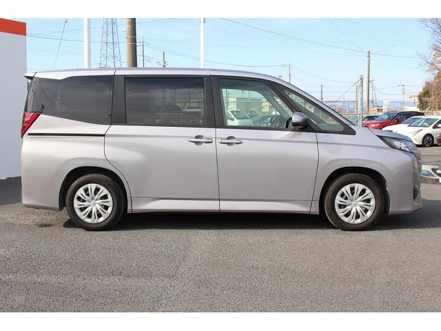 ノア Ｘ　禁煙車　純正８インチディスプレイオーディオ　バックカメラ　電動スライドドア　トヨタセーフティセンス　レーダークルーズコントロール　ＬＥＤヘッドライト　オートライト　Ｂｌｕｅｔｏｏｔｈ接続　ＵＳＢ接続（9枚目）