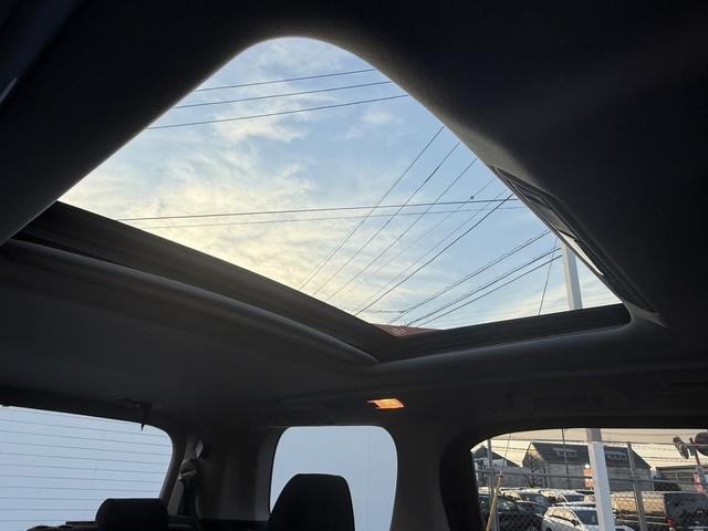 アルファード ２．５Ｓ　Ａパッケージ　禁煙車　サンルーフ　純正１０インチ後席モニター　モデリスタエアロ　純正１０インチナビ　両側電動スライドドア　フルセグ　バックカメラ　クルーズコントロール　Ｂｌｕｅｔｏｏｔｈ接続　ビルトインＥＴＣ（4枚目）